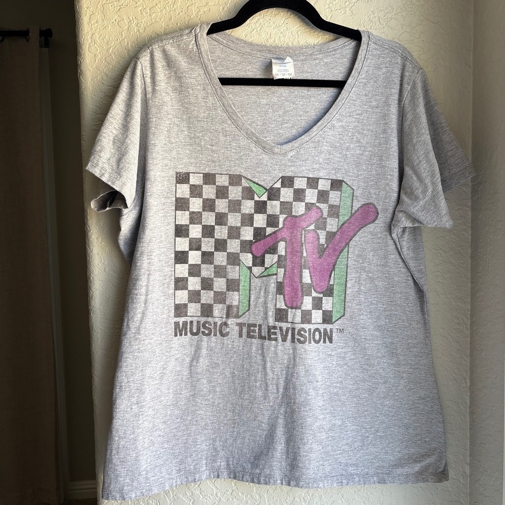 MTV Graphic V-Neck Women XXL T-Shirt Gray Checkered Logo Short Sleeve Retro